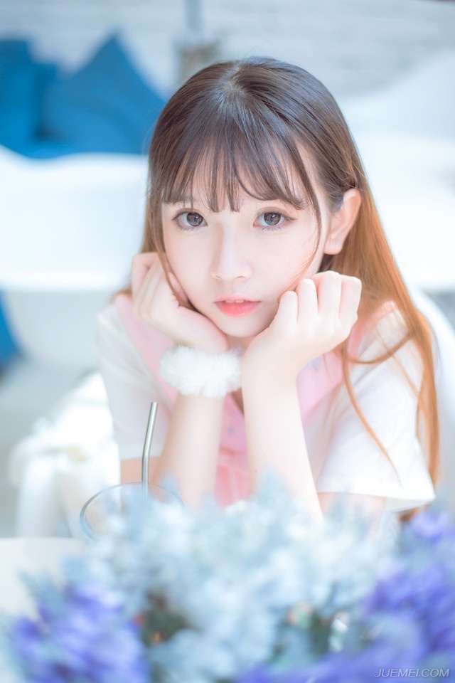 “统领，任务已经完成，是否撤退？”一名夜鹰卫上前，躬身问道。